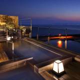 露天風呂で、客室で。
夜の海と癒しの時間 / 1