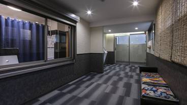 内部エントランス / 2