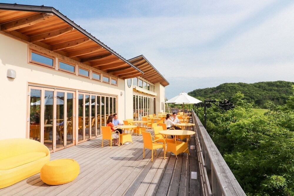 ハローキティと星に囲まれグランピング！3966045