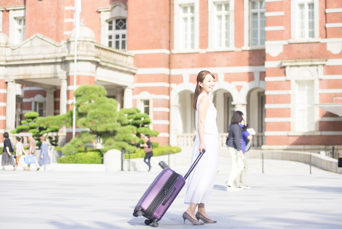 女性　観光イメージ　東京　丸の内　国内旅行
