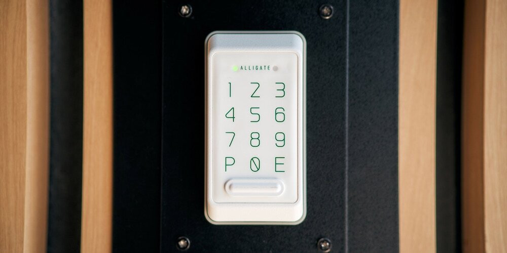 チェックイン / チェックアウト キオスク