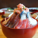 1000円で盛りに盛りまくれる海鮮丼ランチ！日本橋「魚バカ一代」