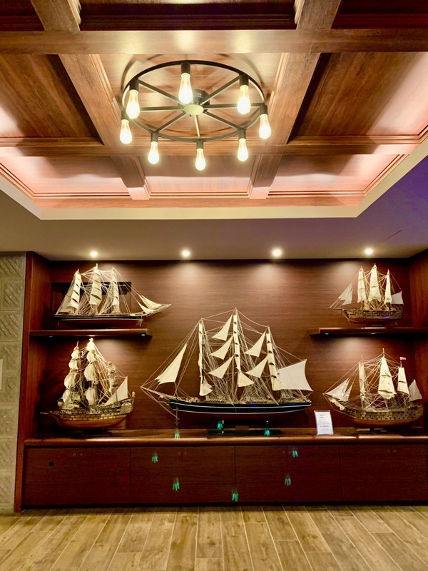 エレベーターホールにも趣きがある