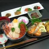 朝食提携店 すずや食堂の海鮮丼 / 1