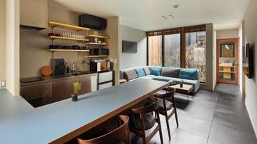 客室内のダイニングエリア / 6