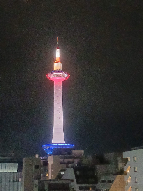 お部屋の窓からの京都タワー