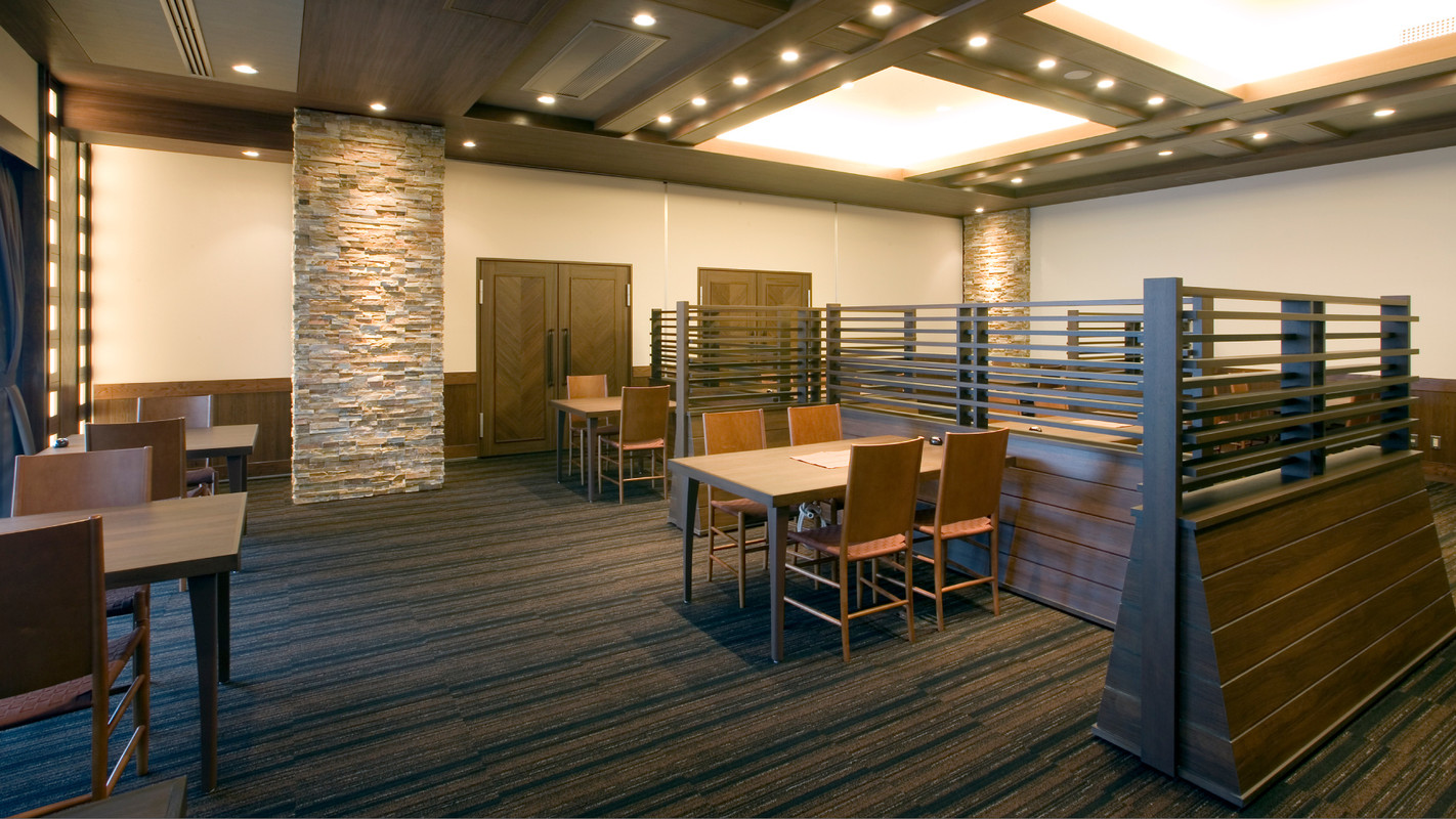 「旬菜ダイニング  白樺」内観