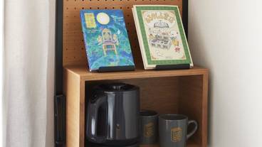 部屋に置かれた本② / 6