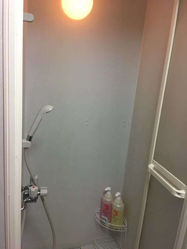 バスルームのシャワー