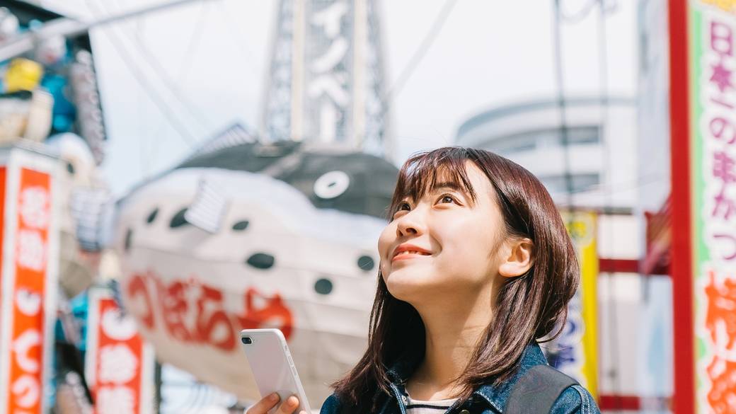 活気のある繁華街
「心斎橋」に到着 / 1