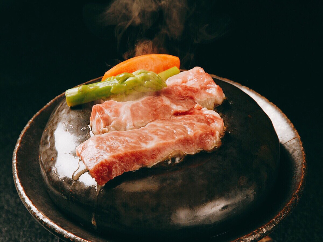 和牛の温石焼き