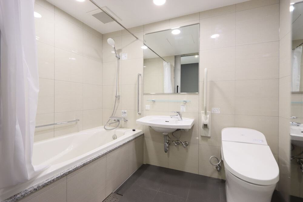 コンパクトでも開放感はばっちり。アートが点在するデザイナーズホテル4066274