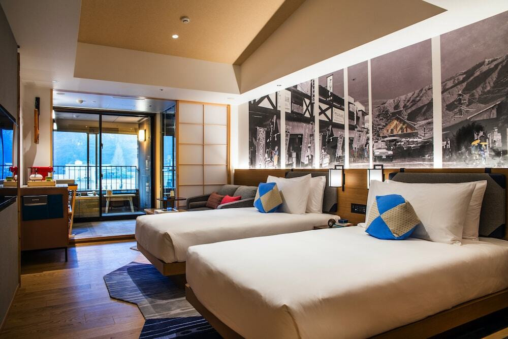 川辺の足湯や水着で入れる大浴場♪思い出に残るおしゃれ空間3930387