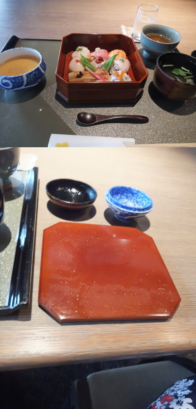 お寿司の器の上蓋全面に細かい滴がついていました（写真の下段）