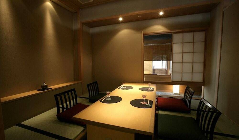 海の幸たっぷりの会席を
個室料亭でゆっくりと / 4