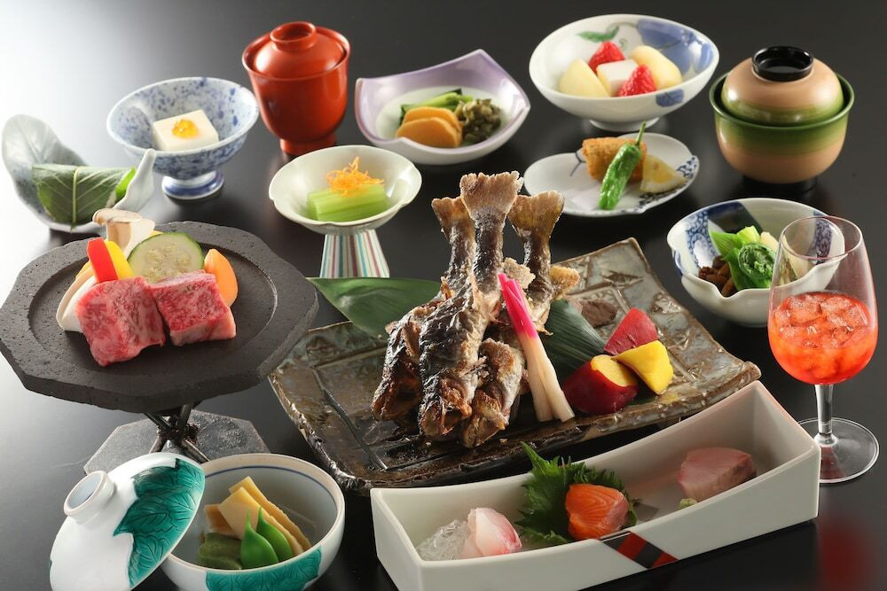 絶景を望む大露天風呂で、ミルキーブルーの源泉を満喫3380153