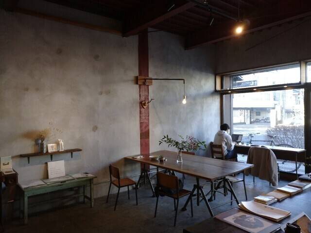 リノベカフェ
「栞日」でひと休み / 2