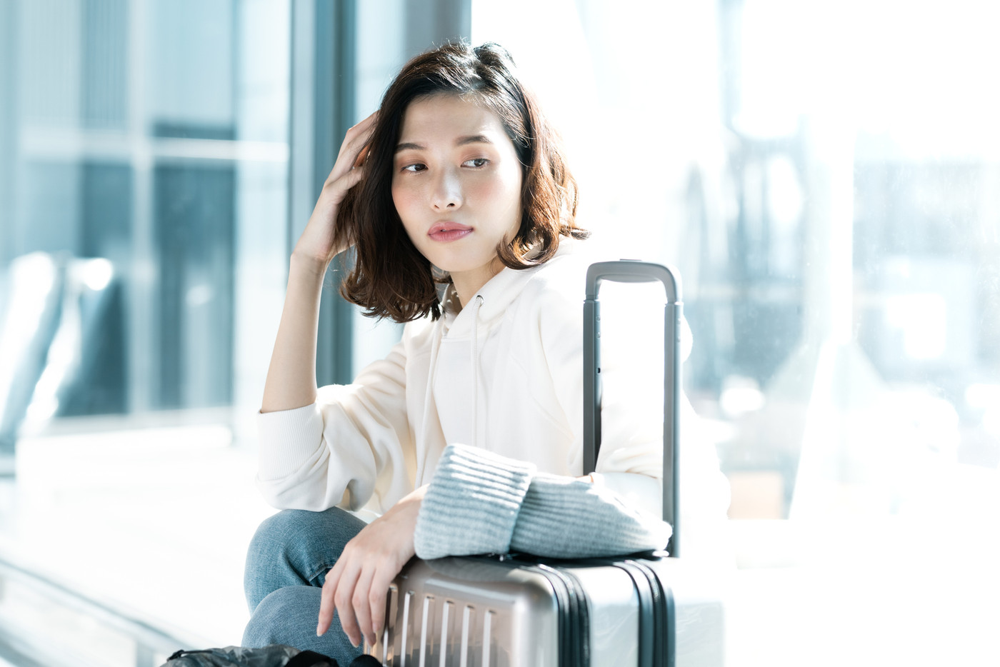 女性　旅行　トランジット