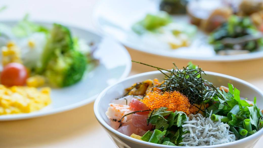 旬の食材たっぷり！
和洋中の朝食ビュッフェ
 / 2