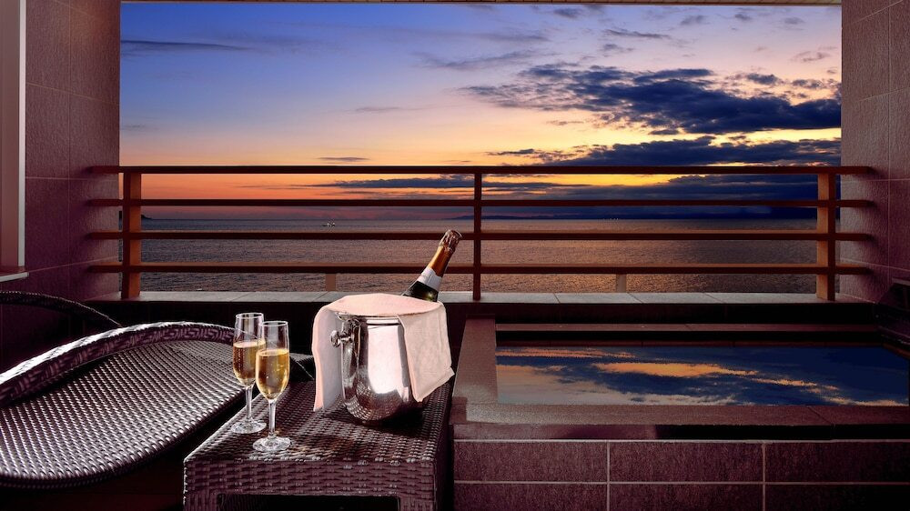 夕暮れのカクテルタイムは、露天風呂付き客室でゆったりと4053242