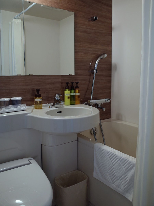 広くはありませんが窮屈ではありません　設備はいいです