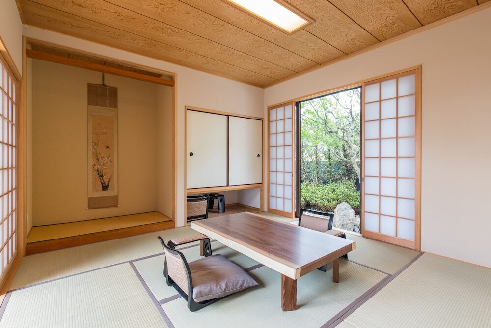 自分へのご褒美で訪れたい♡神秘的な青い温泉4262997