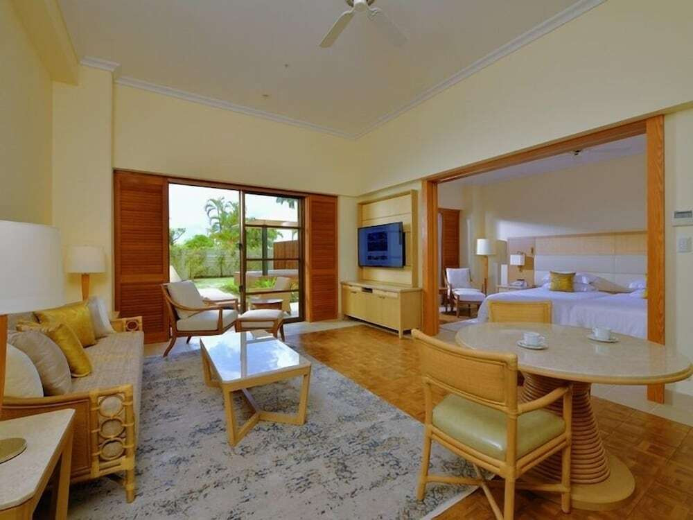 美しいビーチが目の前！屋内外3つのプールでリゾート気分を満喫4053782