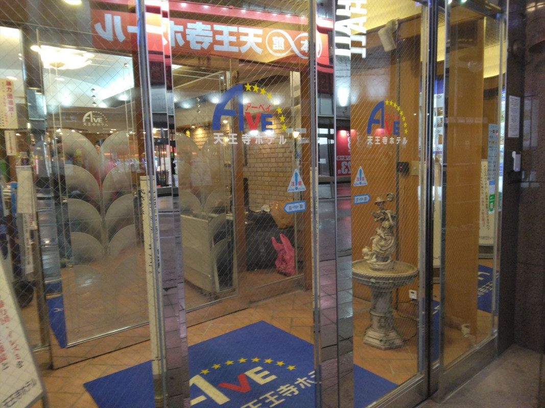 入口は大きな通り沿いなのですぐに見つかるはず