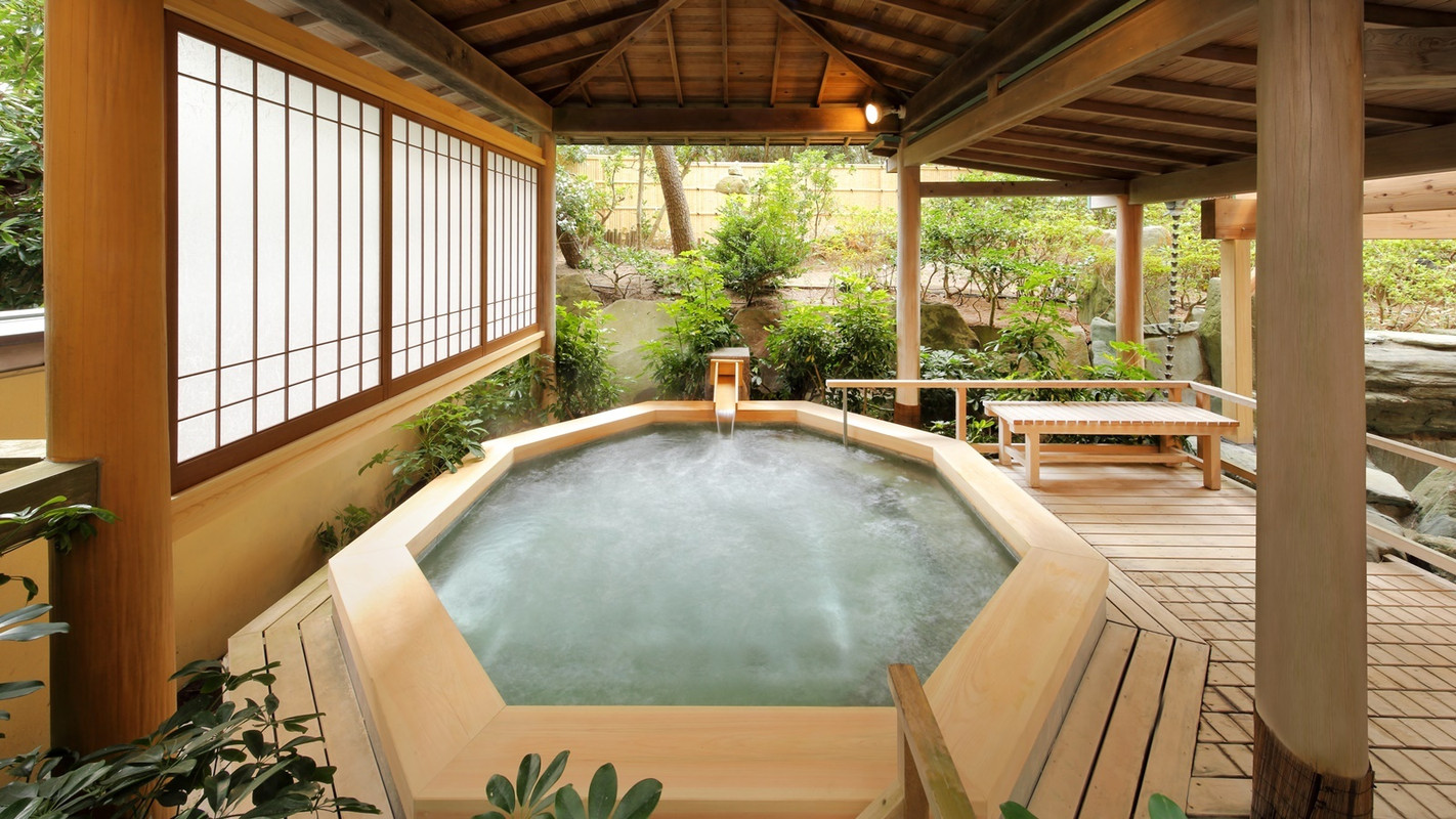 隣接する鴨川館の大浴場