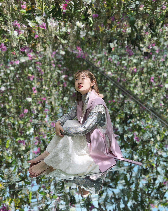 幻想的な世界が広がる「チームラボプラネッツ」。光や水による演出のほか、花々に彩られたフラワーエリアにも注目。 / 1