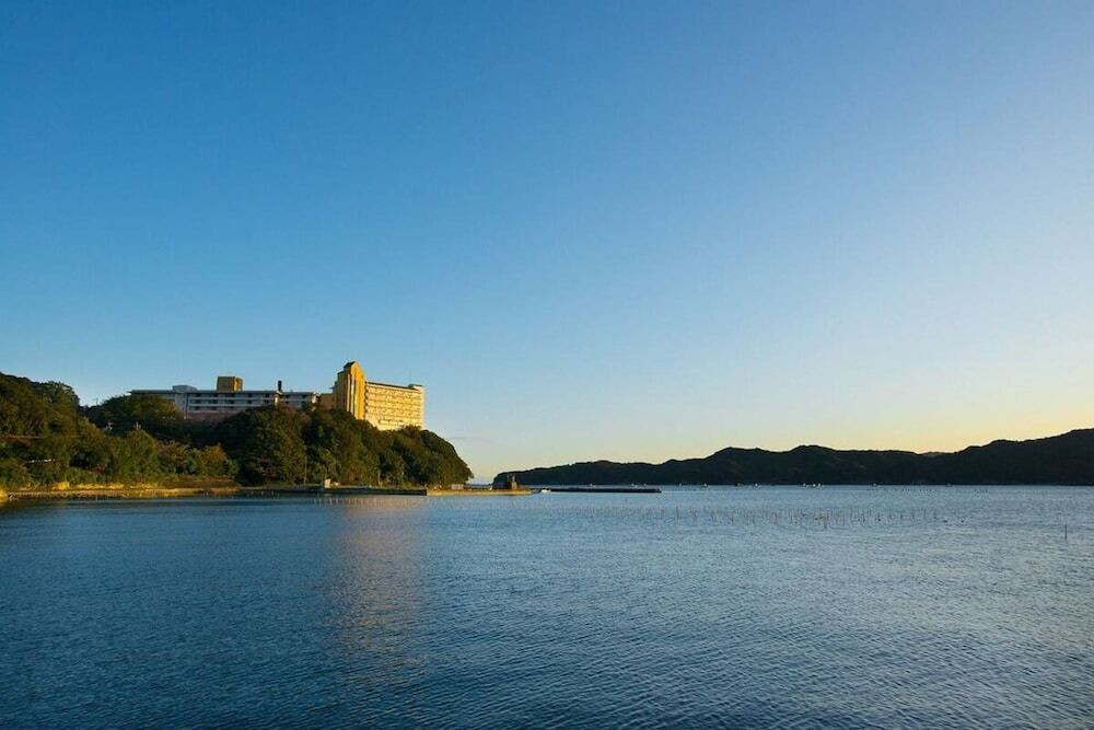 プールやビーチで心を解放！海辺の温泉宿で忘れられない特別な時間を3360615