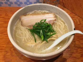 「臥龍」料理 392401 「らーめん」800円