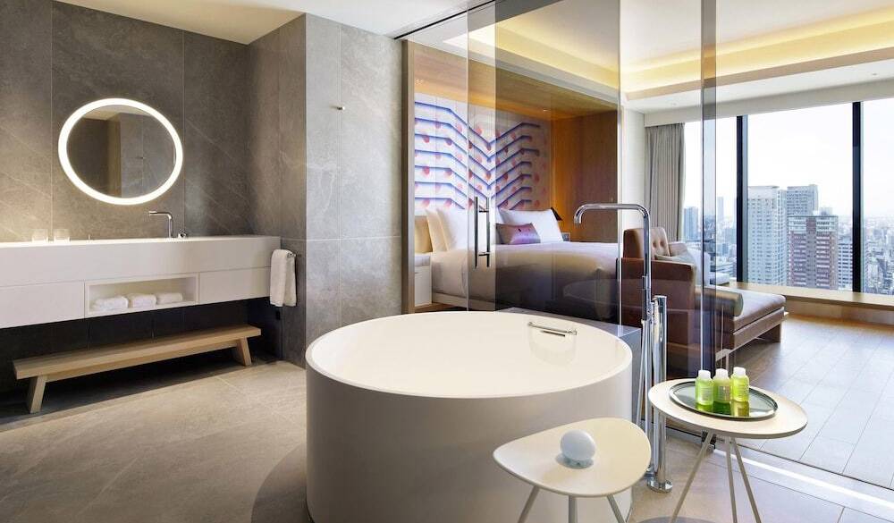 表情の変わるネオンで
大阪のエナジーを感じる / 4