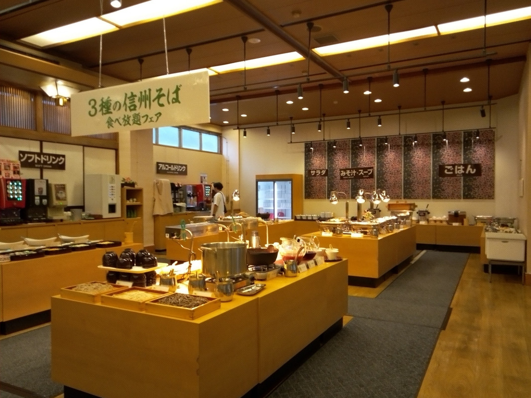 レストランのバイキングコーナー