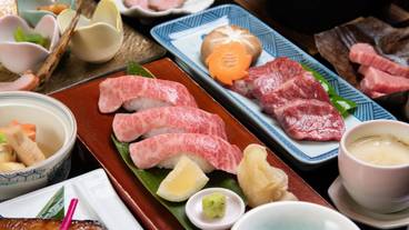 食事・飲み物 / 4