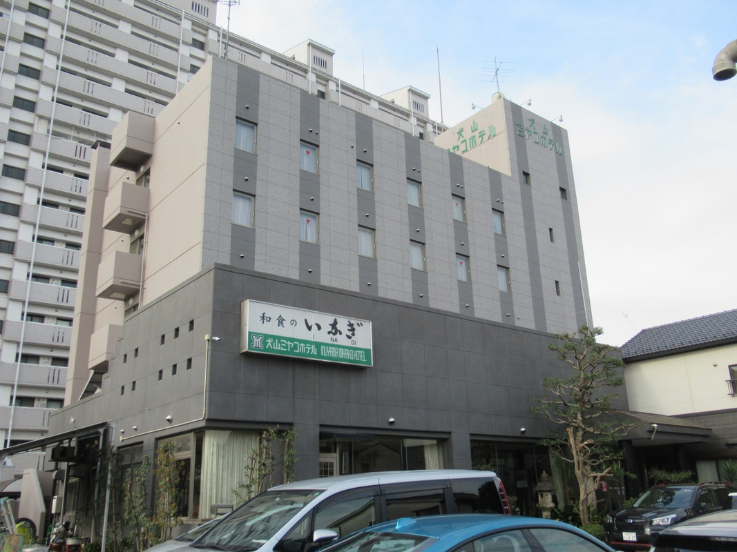 裏のマンションが建つ前は堂々たる構えだったんでしょうけれど