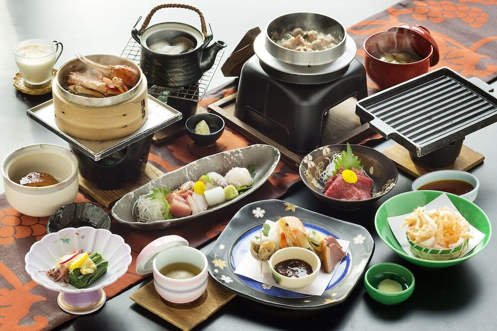 絶景を間近に望める、川床露天風呂が自慢3438239