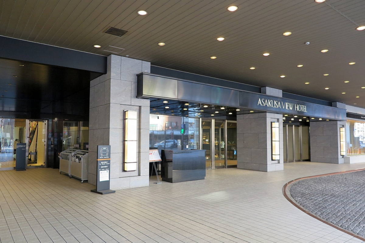 玄関前には、羽田空港行きのリムジンバスも停車していました