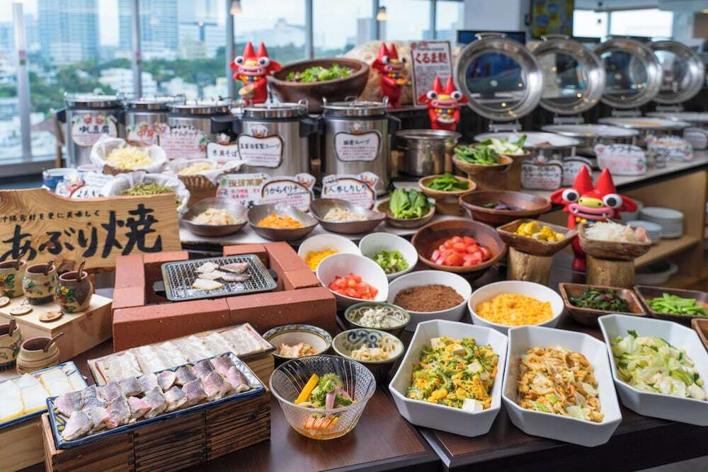 沖縄料理が豊富な100種類以上のラインナップで、お腹いっぱいに4286670