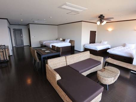 West Peninsula Hotel / 3