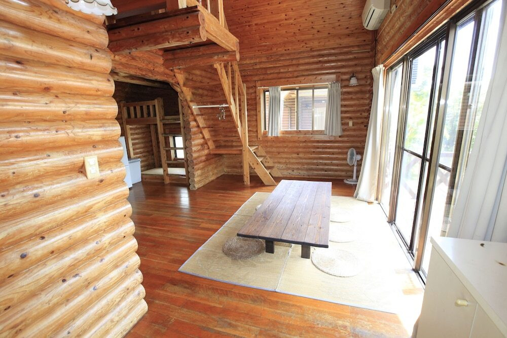 客室内のダイニングエリア