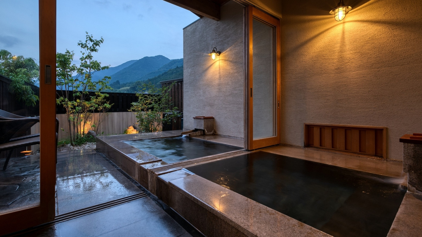 ロイヤルスイート「芍薬」客室露天風呂・内風呂