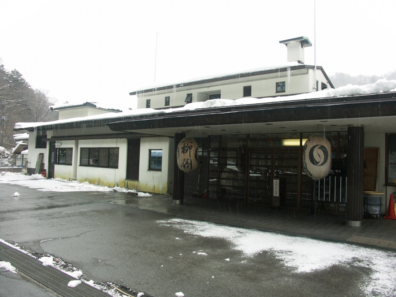8．川が間近に見える露天風呂は開放感抜群！「川俣温泉 川俣一柳閣」3496182