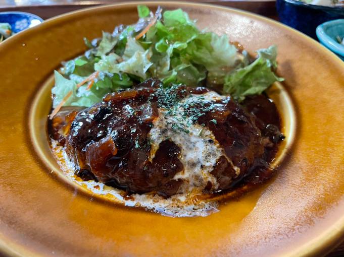 「ミンナミ食堂」で
ハンバーグランチ / 2