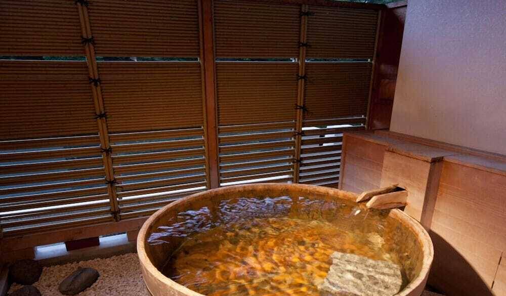 露天風呂付き客室のお風呂 / 2