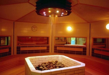 豊富な温泉湯量が自慢！「ウォーターセレモニーサウナ」でお肌潤う4021685