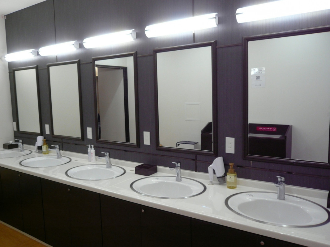 ３階　共用の洗面台？