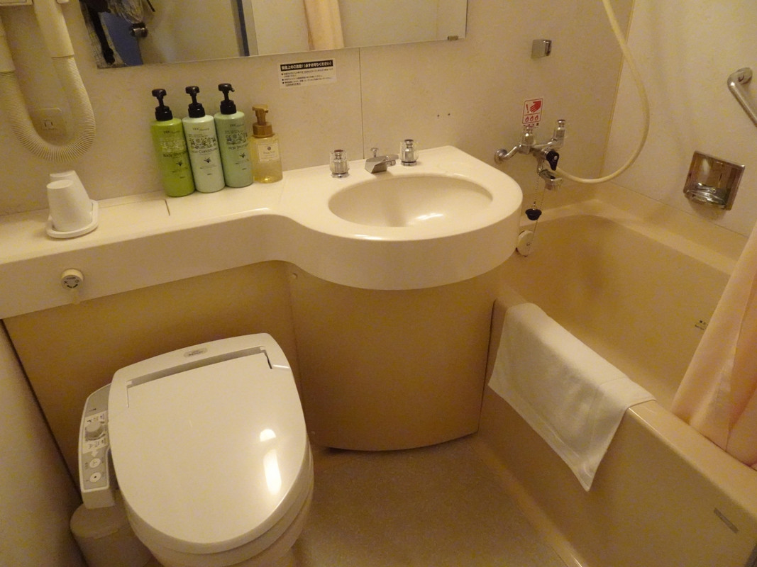 洗面台と風呂の水道は独立しているタイプ