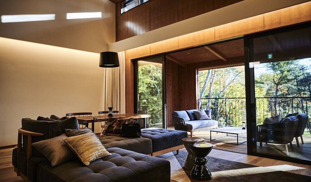 ヴィラスイートリビング / 4