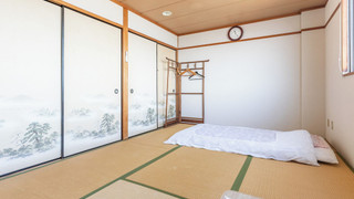 トラディショナル トリプルルーム 禁煙 共用バスルーム